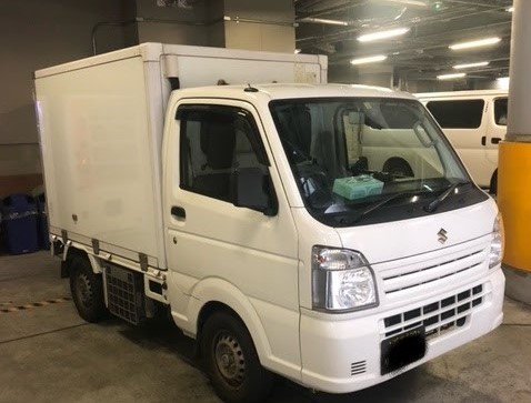 貨物輸送車