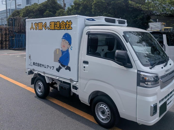 貨物輸送車